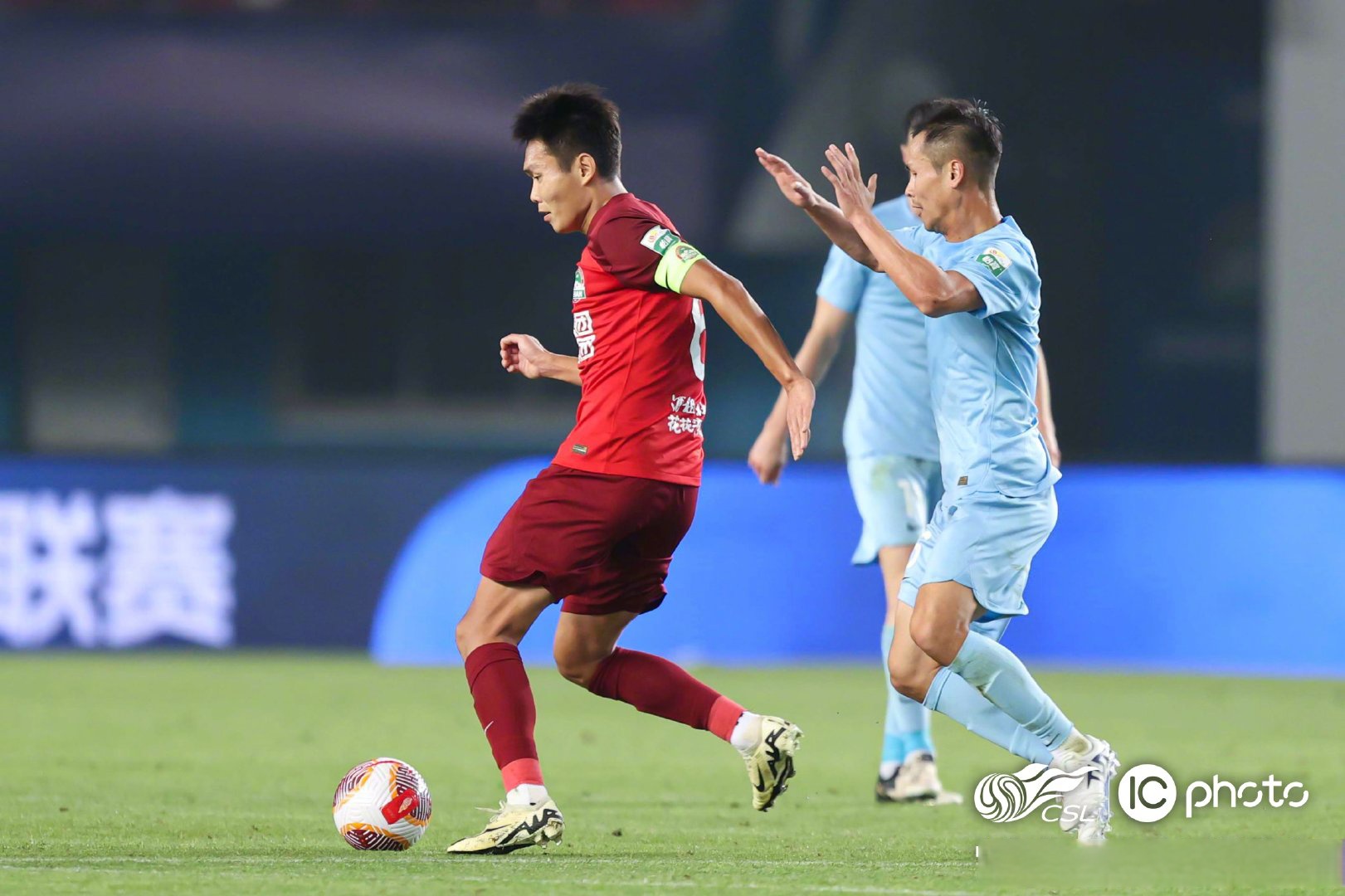 关于深圳男篮迎来里程碑备战欧超杯上海申花止住颓势备战法甲，德约科维奇在SKT比赛中突破纪录直接炸裂的信息