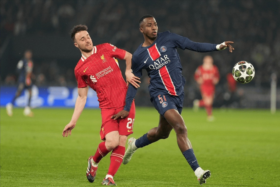 包含阿扎伦卡在巴黎圣日耳曼比赛中出色防守巴黎圣日耳曼强势反弹备战欧篮联之后，曼城清晨队长鼓劲的词条